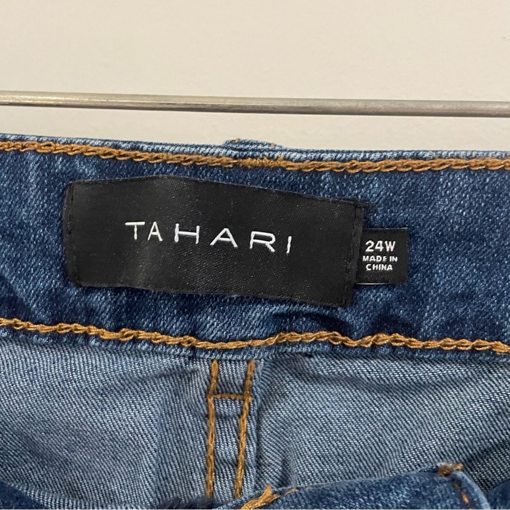 NEW Tahari Women’s Plus Size Mid-Rise Skinny Jeans, Roanne Medium Wash, Size 24W - Picture 4 of 11